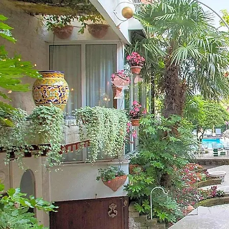 Milton Boutique - Adults Only 4*